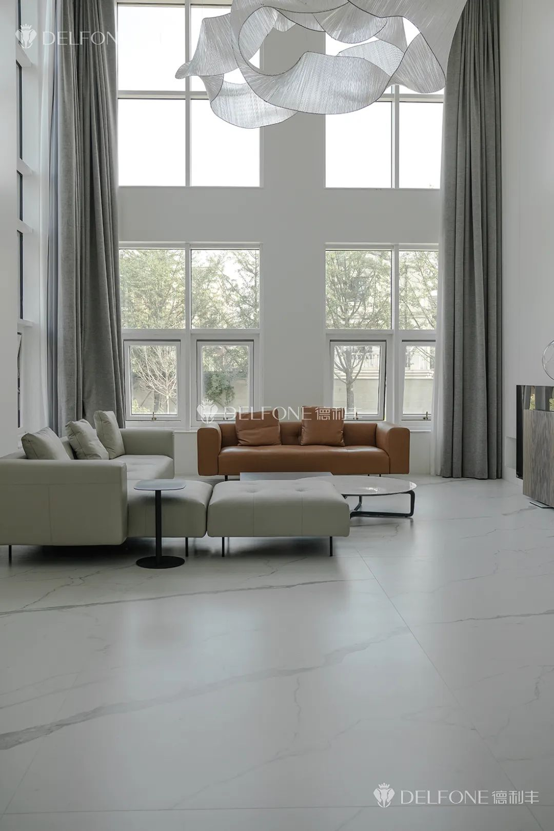 DELFONE實(shí)景案例 | 300㎡+極簡(jiǎn)別墅,【阿爾卑斯香雪白】演繹不動(dòng)聲色的高級(jí)感