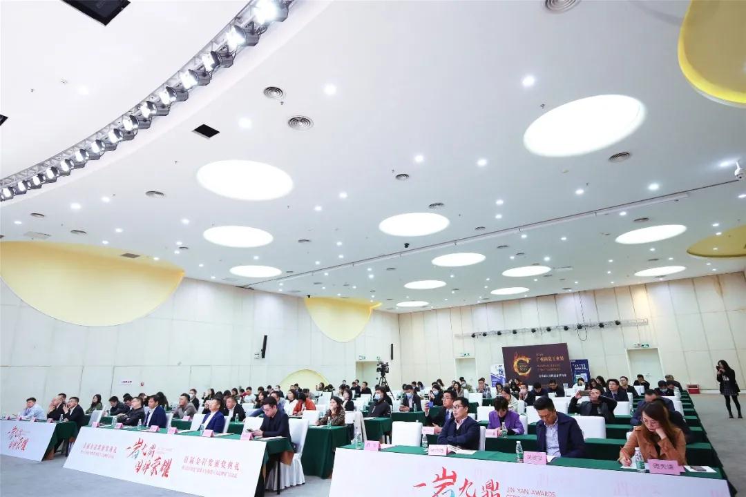 首屆金巖獎| 德利豐獲頒“大家居巖板領(lǐng)軍品牌”(圖1) 首屆金巖獎| 德利豐獲頒“大家居巖板領(lǐng)軍品牌”(圖1)