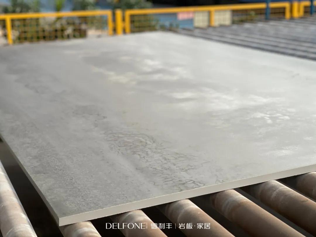 國際高尖技術| 德利豐量產20MM通體巖板(圖1) 國際高尖技術| 德利豐量產20MM通體巖板(圖1)