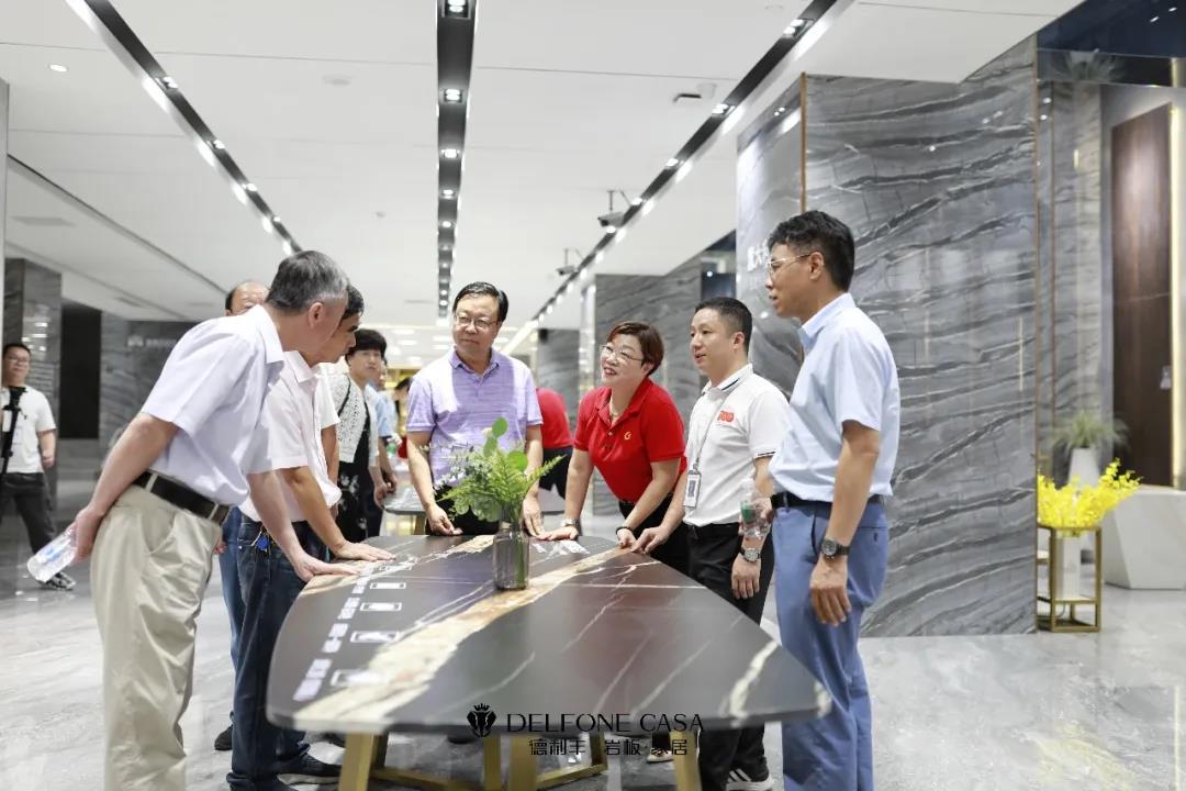 科技鑒定會|德利豐具有通體連紋的20mm厚大規格巖板產品達到國際領先水平(圖12) 科技鑒定會|德利豐具有通體連紋的20mm厚大規格巖板產品達到國際領先水平(圖12)