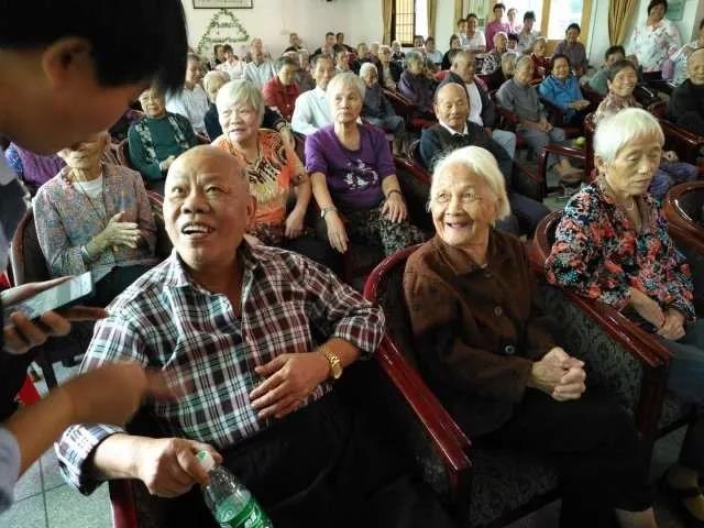 陪伴，是最長(zhǎng)情的告白——德利豐家居愛心公益(圖5)