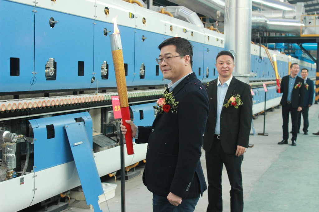 喜訊丨德利豐家居首條大巖板生產(chǎn)線，今天正式(圖2)