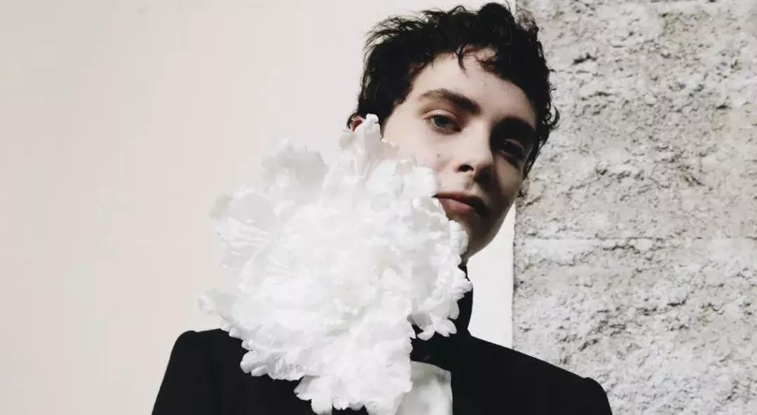 黑白灰控必看！下一個時尚icon就是你(圖2)