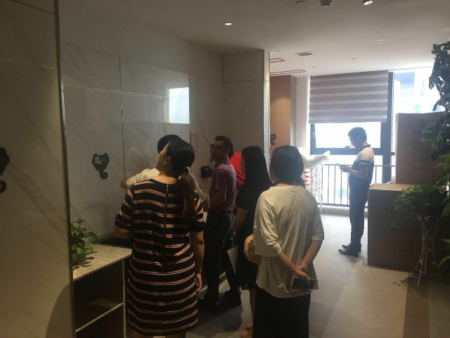 建材行業專家組團參觀德利豐家居,探討巖板發(圖7) 建材行業專家組團參觀德利豐家居,探討巖板發(圖7)