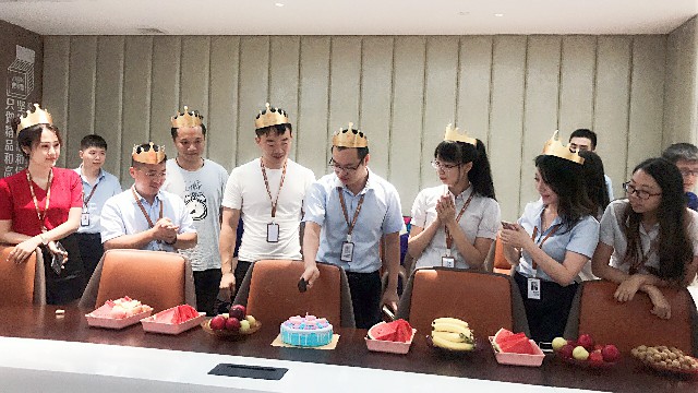 德利豐家居7月總結會暨員工生日會凝心聚力,為(圖2) 德利豐家居7月總結會暨員工生日會凝心聚力,為(圖2)