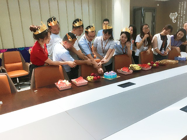 德利豐家居7月總結會暨員工生日會凝心聚力,為(圖3) 德利豐家居7月總結會暨員工生日會凝心聚力,為(圖3)