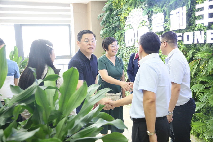 今日頭條|行業領導張傳喜會長蒞臨德利豐家居(圖2) 今日頭條|行業領導張傳喜會長蒞臨德利豐家居(圖2)