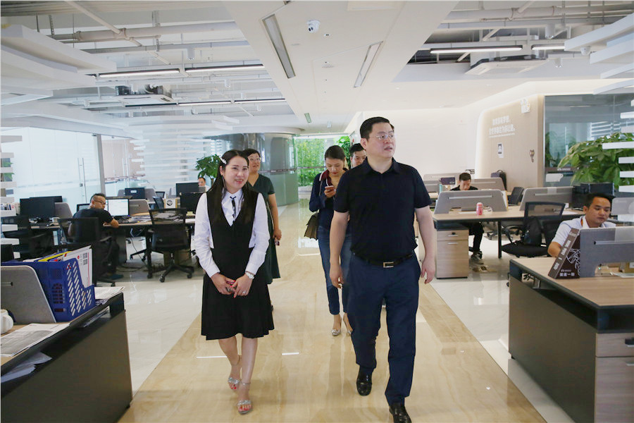 今日頭條|行業領導張傳喜會長蒞臨德利豐家居(圖4) 今日頭條|行業領導張傳喜會長蒞臨德利豐家居(圖4)