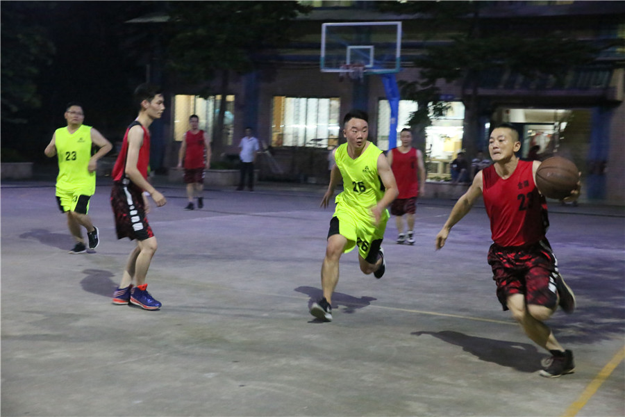 德利豐家居與金牌企業(yè)生產(chǎn)部籃球比賽展風采，(圖5)