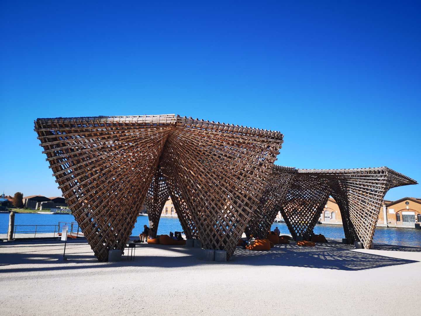 建筑的目的，最初不過就是為了改變人們的日常(圖10)