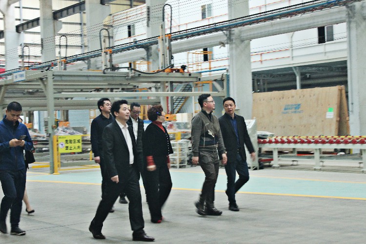 融創集團領導一行到金牌企業參觀考察，共謀合(圖3)