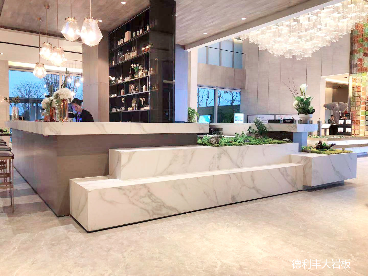 德利豐大巖板助力綠城集團打造“藝術館式”售