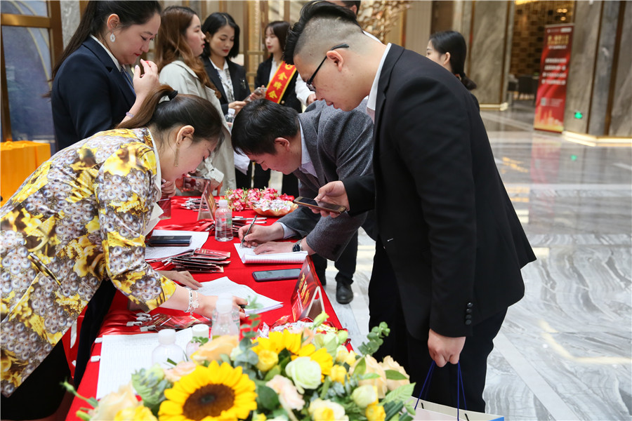 一口氣簽了8家戰略合作協議，金牌企業開啟雙贏(圖1)