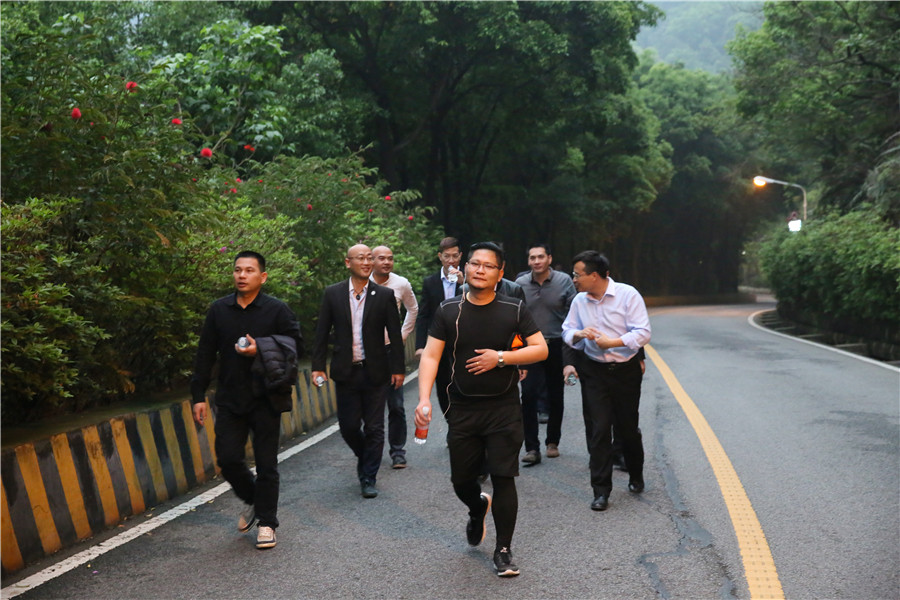 跑進新時代—德利豐家居爬西樵山活動圓滿舉行(圖4)