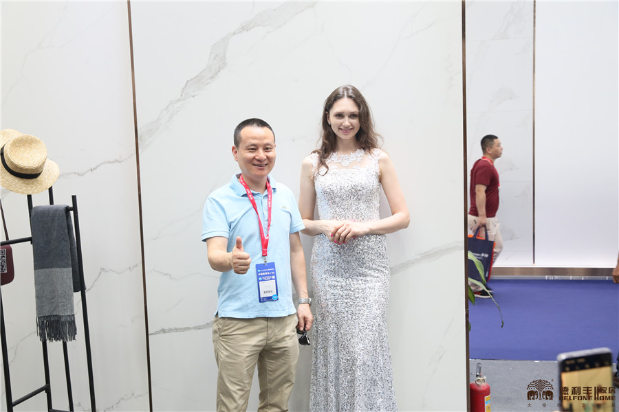 熱度持續飆升！行業協會領導對德利豐大巖板贊(圖6)