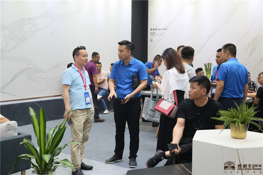 熱度持續飆升！行業協會領導對德利豐大巖板贊(圖7)