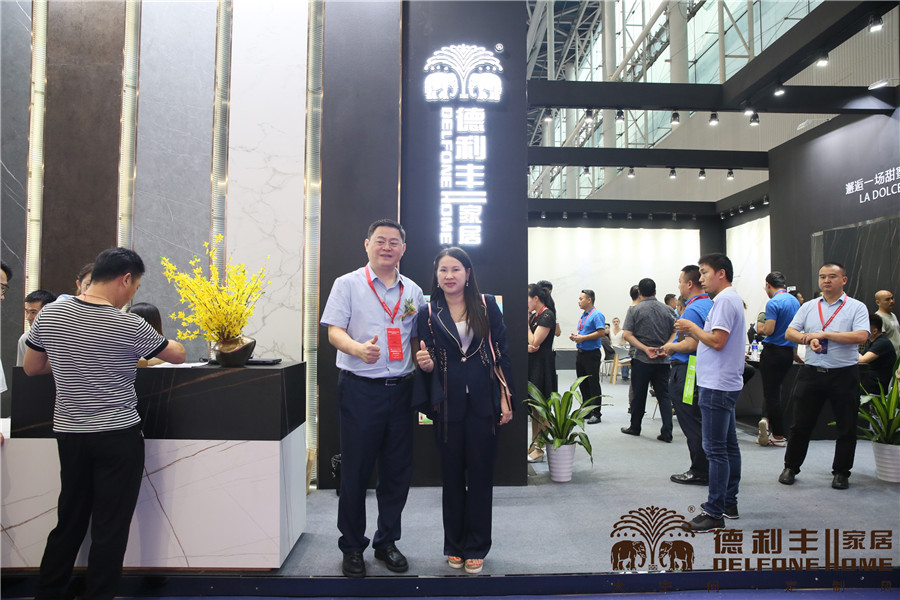 熱度持續飆升！行業協會領導對德利豐大巖板贊(圖8)