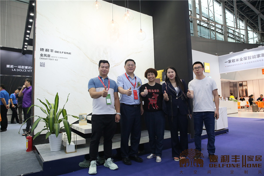 熱度持續飆升！行業協會領導對德利豐大巖板贊(圖12)