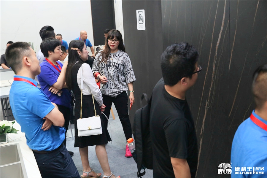 直擊廣州建博會(huì)——德利豐大巖板玩出新高度 開(圖9) 直擊廣州建博會(huì)——德利豐大巖板玩出新高度 開(圖9)