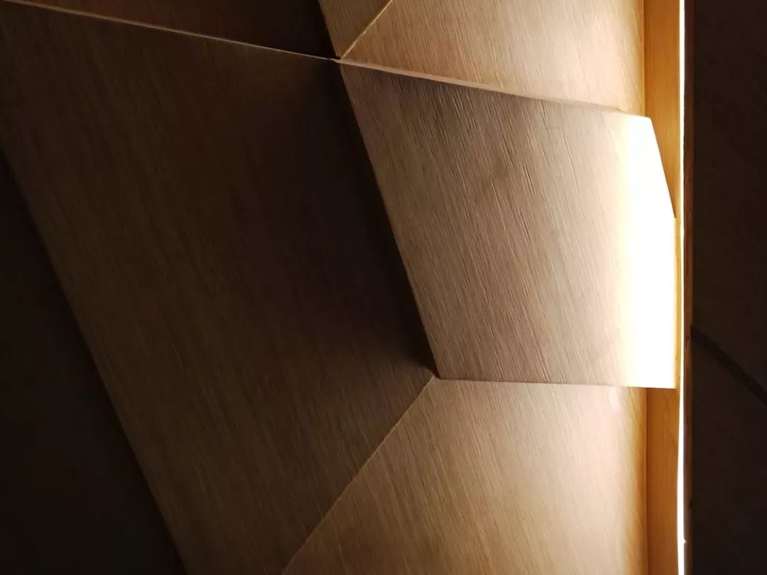 藏于木紋里的山川與湖泊(圖1) 藏于木紋里的山川與湖泊(圖1)