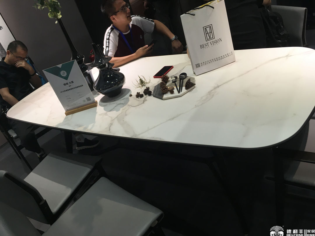 < NEWS >德利豐巖板新風潮卷席上海國際家具展覽會(圖5) < NEWS >德利豐巖板新風潮卷席上海國際家具展覽會(圖5)