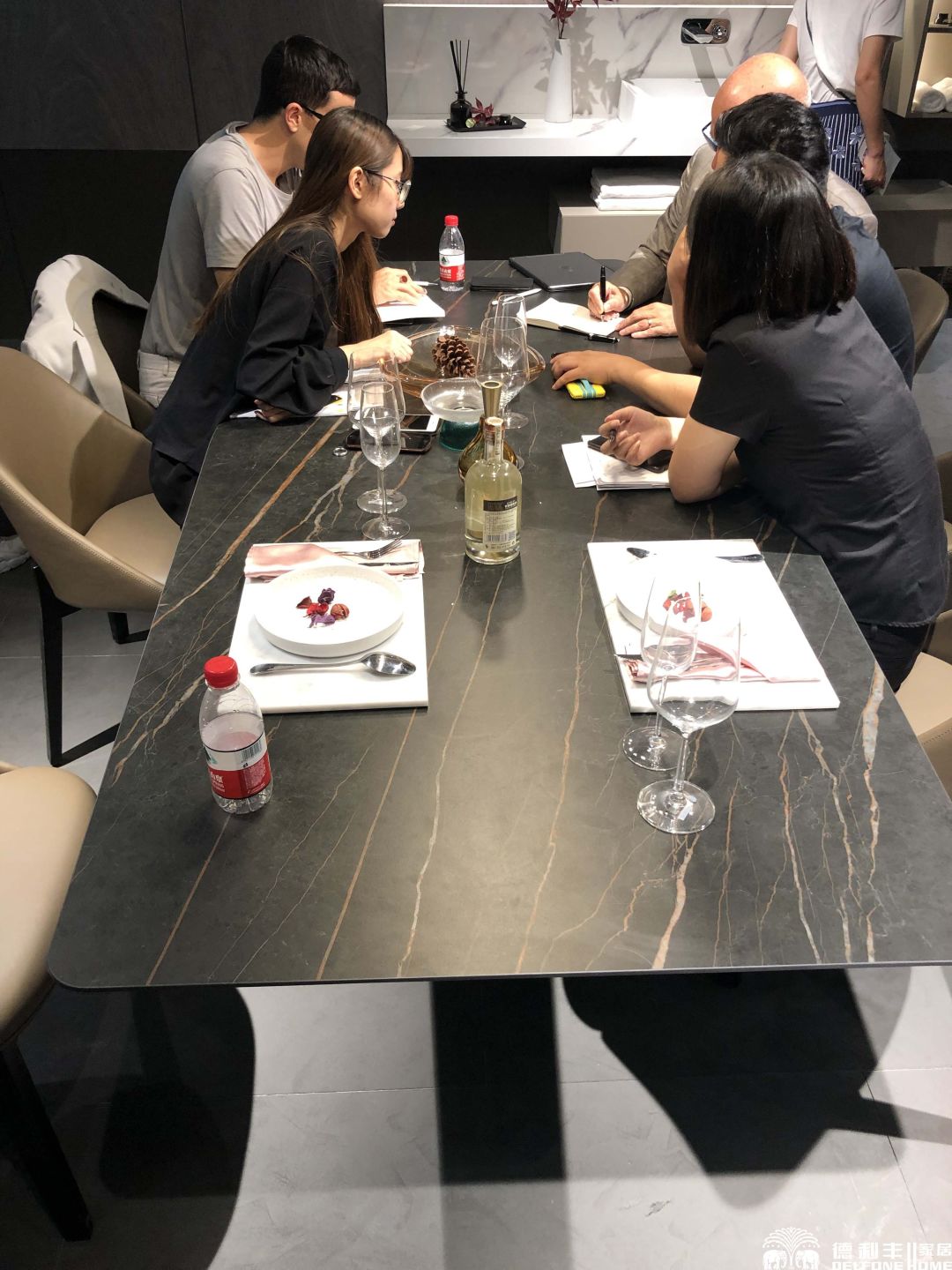 < NEWS >德利豐巖板新風潮卷席上海國際家具展覽會(圖8) < NEWS >德利豐巖板新風潮卷席上海國際家具展覽會(圖8)