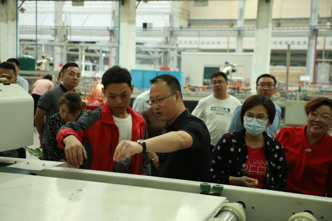 智造再升級 | 德利豐巖板超強復合材料裝備線剪彩儀式隆重舉行(圖7) 圖片